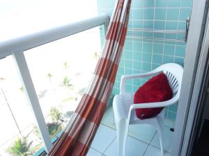 Apartamento com sacada frente ao mar