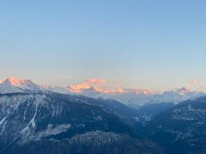 Crans-Montana Stunning Southview Flat