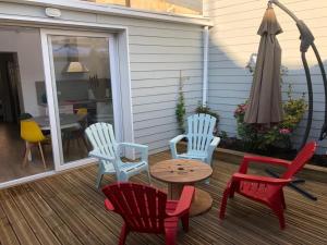 La maison du bonheur proche plage composée de 2 appartement et d une belle terrasse