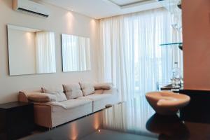 Apartamento alto padrão com 3 suítes, sala 3 ambientes todos com ar, ambientes novos e moderno.