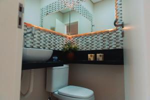 Apartamento alto padrão com 3 suítes, sala 3 ambientes todos com ar, ambientes novos e moderno.