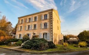 B&B / Chambres d'hotes Le Moulin Du Port : Chambre Double - Vue sur Parc