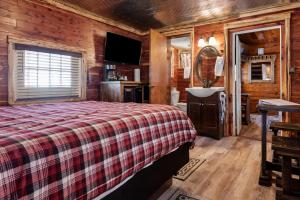 Double Room with Patio room in Log Cabin Inn