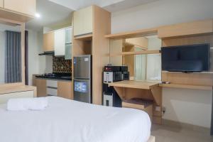 Spacious Studio Room Apartment at Grand Sungkono Lagoon By Travelio