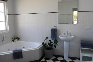Upper Reach Spa Cottage