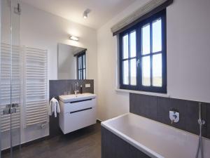 Reetland am Meer - Superior Reetdachvilla mit 2 Schlafzimmern und Kamin F06