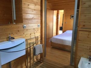 Chalets Le Chalet de la Deviniere, bain nordique exterieur chauffe : photos des chambres