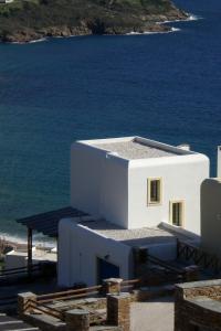 Monolithos Villas Andros Greece