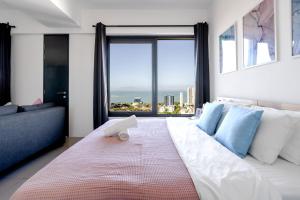 De Pastel Studio - SeaView at 218 Tropicana NEAR Komtar Food Heaven with Netflix & TV Box