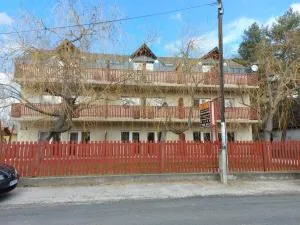 Margaréta Apartmanház - Балатонлелле