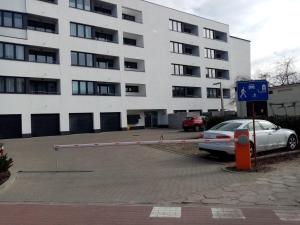 ApartamentyPrzyMorzu Bałtycki z miejscem postojowym i ogródkiem