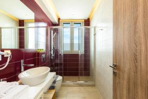 Adelhome - Sea view & walking distance to beach! Rethymno Greece