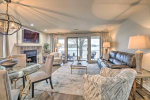 Apartment room in Condo on Lake Hamilton with Boat Slip and Pool!
