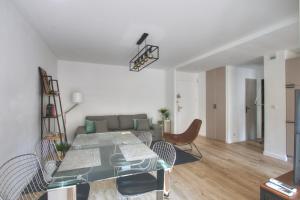 MAR2 - Beau 2 pièces avec loggia fermée et aménagée en centre ville