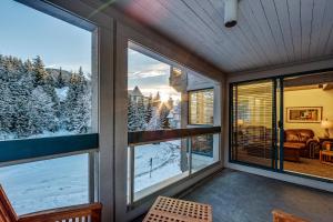 Greystone Lodge 401 Ski-in Out