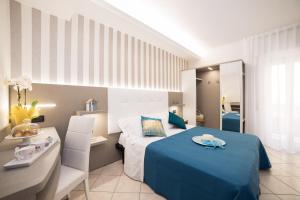 Viva Beach Hotel - 20m from the Beach & Large Breakfast