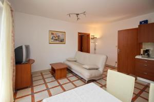 One-Bedroom Apartment with Terrace and Sea View room in Apartments by the sea Silo Krk - 18704