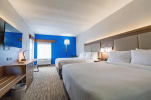 Queen Suite room in Holiday Inn Express Hotel & Suites Brentwood North-Nashville Area an IHG Hotel