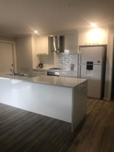 Brand new 4br get away 5min to albury city