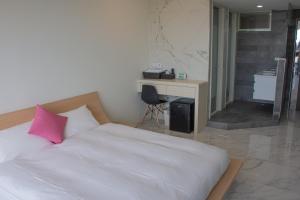 Phòng Giường Đôi/2 Giường Đơn Nhìn Ra Biển (Double or Twin Room with Sea View)