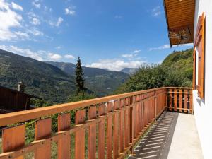 Maisons de vacances Modern Holiday Home in Montagny with Balcony : photos des chambres