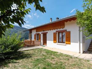 Maisons de vacances Modern Holiday Home in Montagny with Balcony : photos des chambres