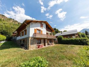 Maisons de vacances Modern Holiday Home in Montagny with Balcony : photos des chambres