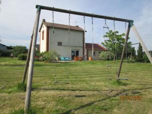 Maisons de vacances Comfy holiday home in Crux La Ville with fenced garden : photos des chambres