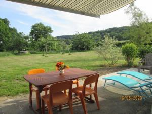 Maisons de vacances Comfy holiday home in Crux La Ville with fenced garden : photos des chambres