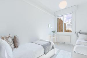 GuestHost - Luminoso Appartamento con Terrazzo Vicino allUniversita