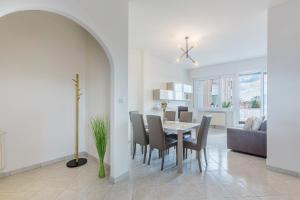 GuestHost - Luminoso Appartamento con Terrazzo Vicino allUniversita