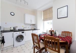 Blair St Scott apt Old Town