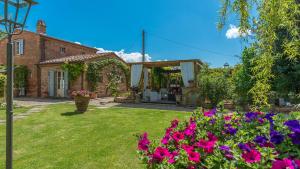 Albachiara 8, Emma Villas