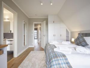 Reetland am Meer - Luxus Reetdachvilla mit 3 Schlafzimmern, Sauna und Kamin F12