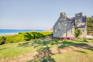 Maisons de vacances Castel Breiz - Maison exceptionnelle vue mer et acces direct plage Frehel : photos des chambres