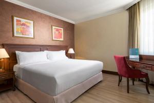 Junior Suite room in Occidental Taksim