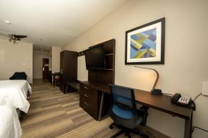 Holiday Inn Express & Suites Deer Park by IHG