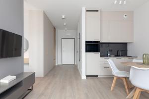 Warsaw Spire Stylish Apartament by BookingHost