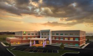 Holiday Inn Express & Suites - Lockport by IHG