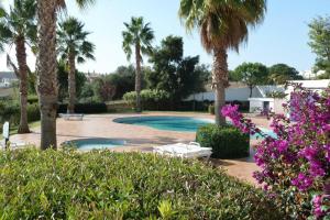 Great 2 bedroom apartment with communal pool