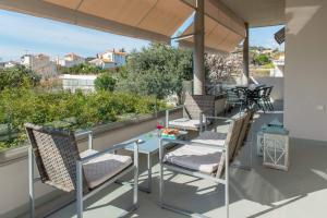 Complex Lagonissi Residence with swimming pool.