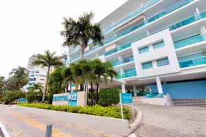 Edificio acceso directo al mar primera linea de playa 2 habitaciones