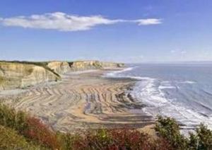 1-Bed Cottage on Coastal Pathway in South Wales