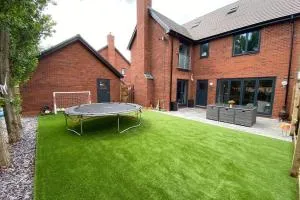 Exclusive 5 Bed Family House in Village Location - Sibson