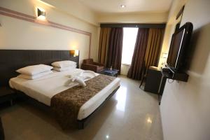 SilverCloud Hotel and Banquets