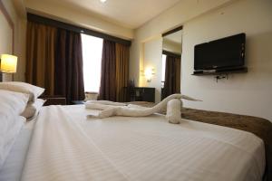 SilverCloud Hotel and Banquets