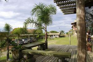 Pousada Capitão Cook, a 200 m do centro, amplo estacionamento, linda vista