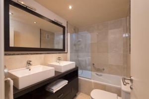 Spacious 3 bedrooms apartment side sea view