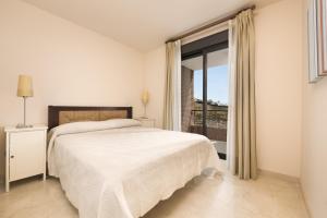 Amplio apartamento de 2 dormitorios vista mar lateral