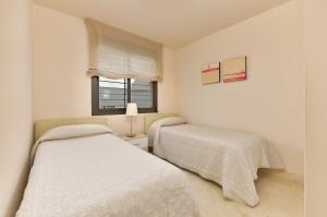 Amplio apartamento de 2 dormitorios vista mar lateral